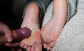 foot-fetishist-getting-her-soles-sprayed-with-hot-jizz